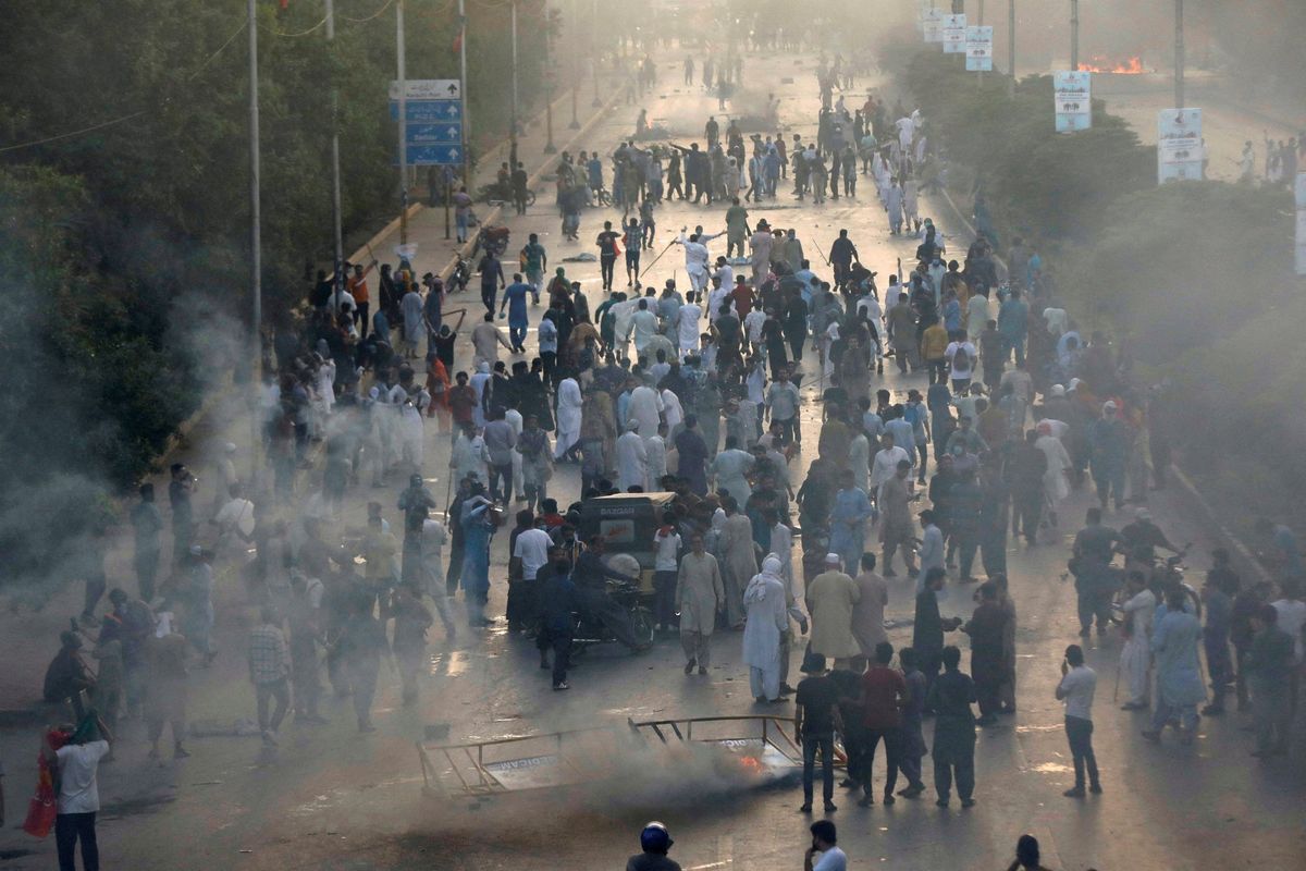 Imran Khan arrest: Pakistan police detain hundreds of PTI supporters