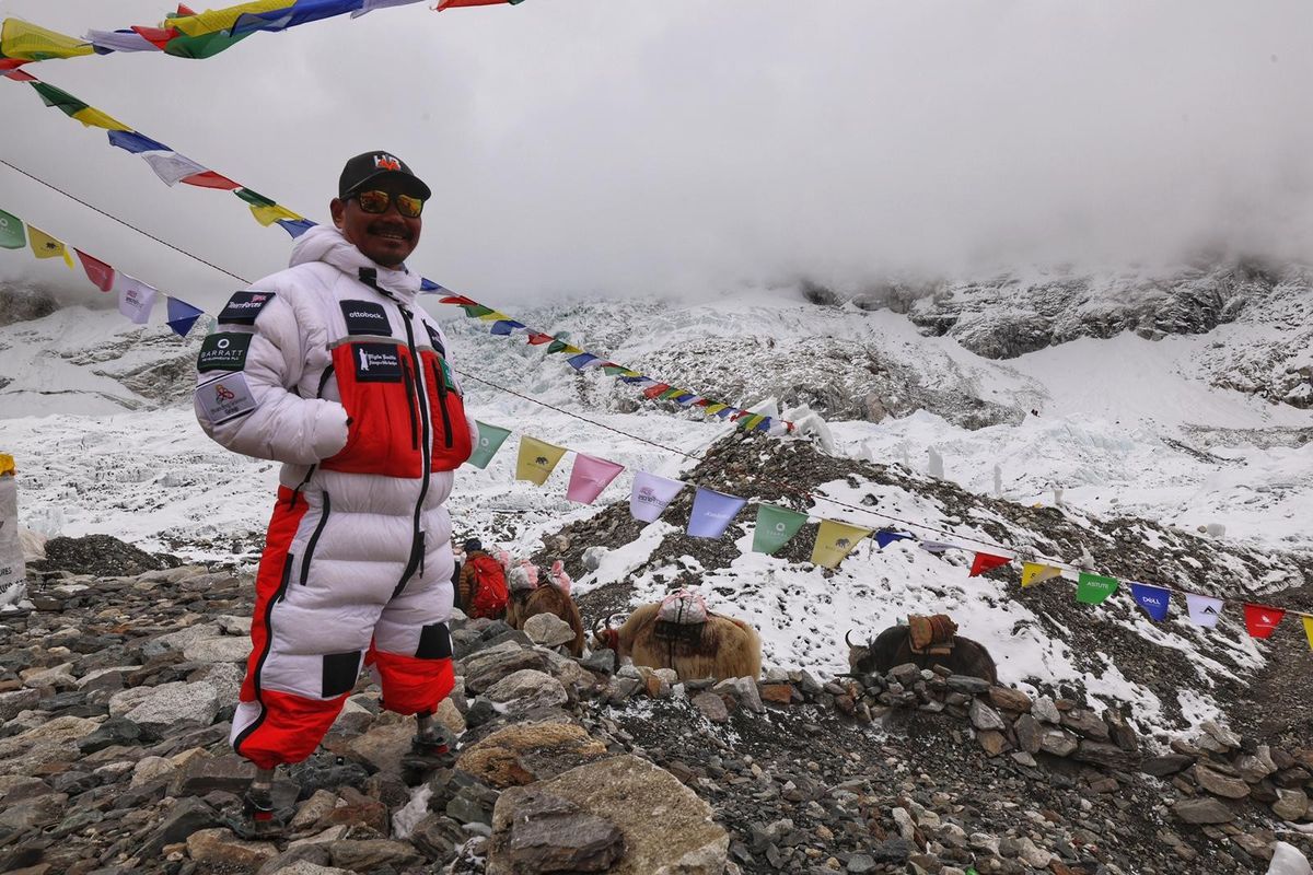 Former Gurkha soldier becomes first double above-the-knee amputee to conquer Mt Everest