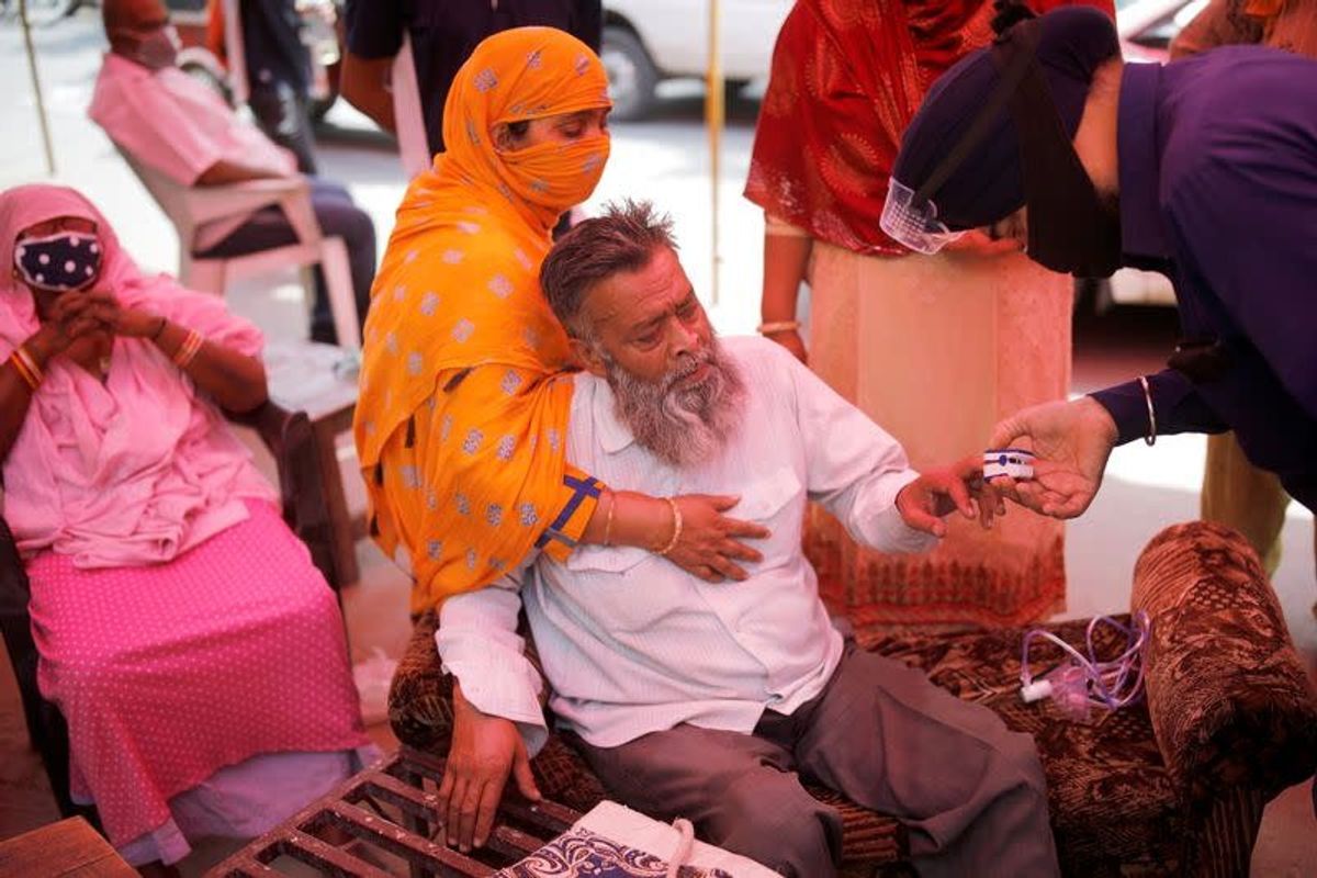 Volunteers provide oxygen as India’s COVID tally nears 20 mln