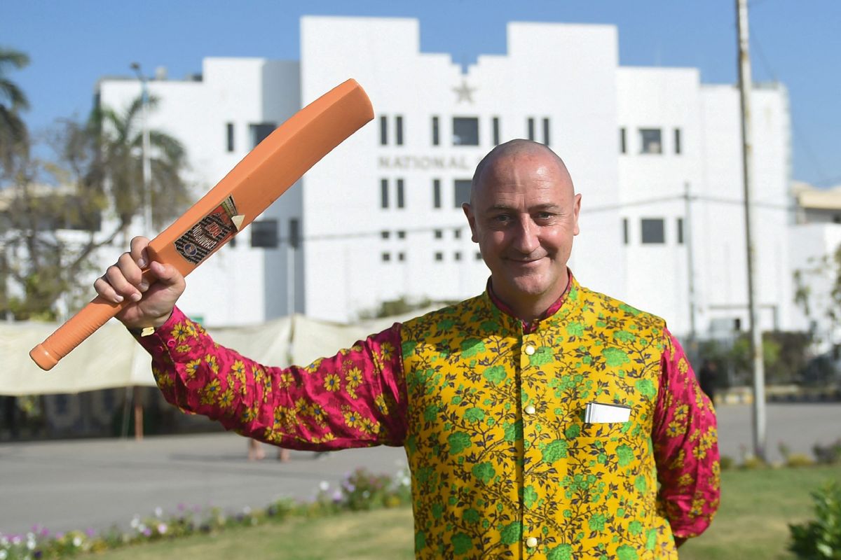 From stones to selfies: Australian super fan welcomed in Pakistan