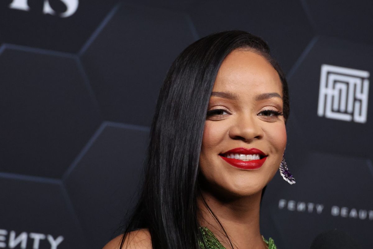 With $1.4 billion net worth, Rihanna becomes the youngest self-made billionaire