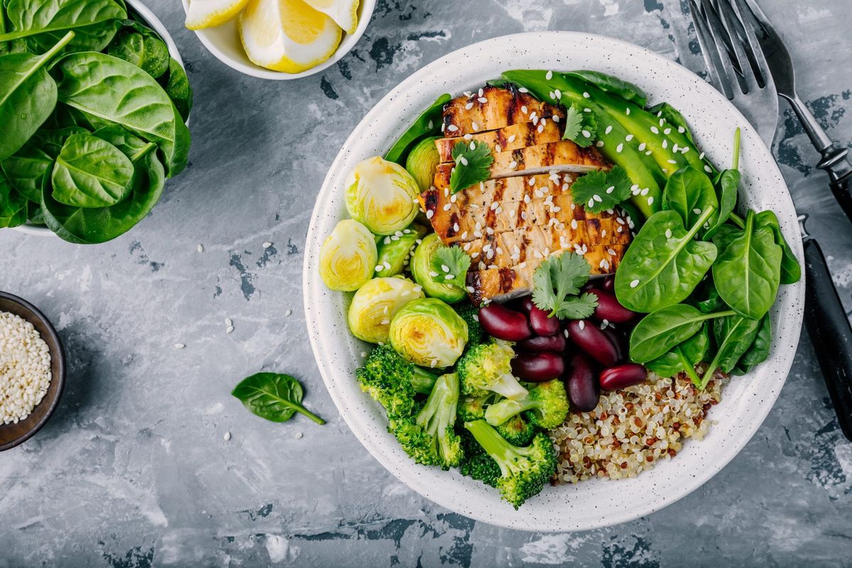 Should you eat 3 large meals or several mini-meals?