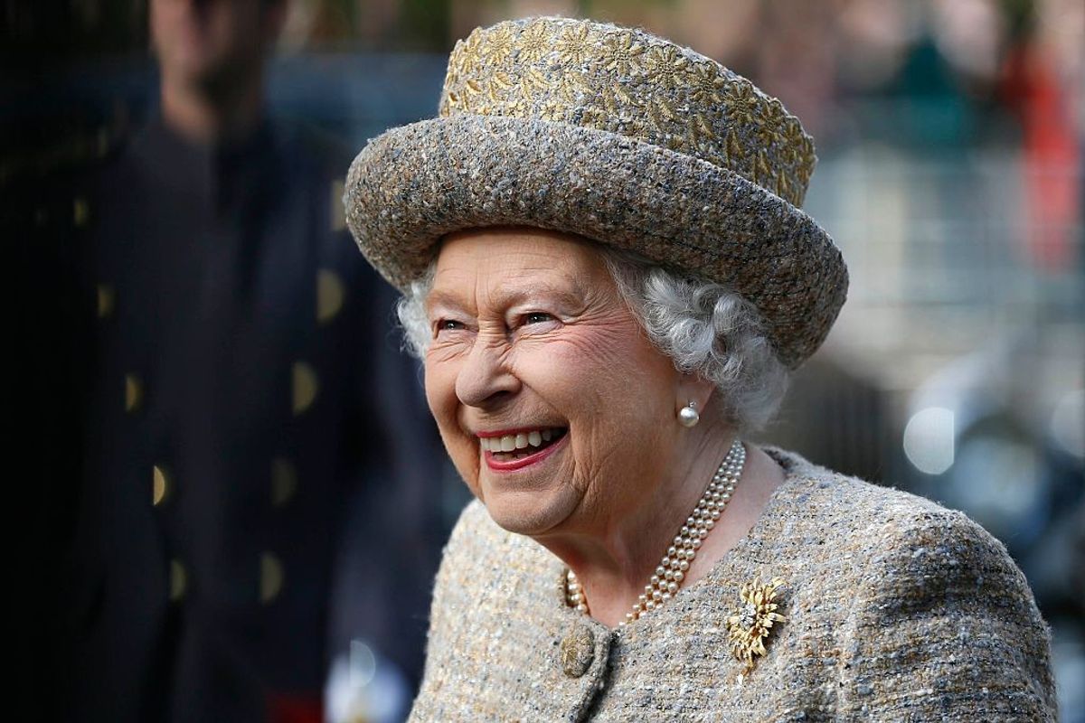 Queen Elizabeth’s family rushes to side of ailing monarch