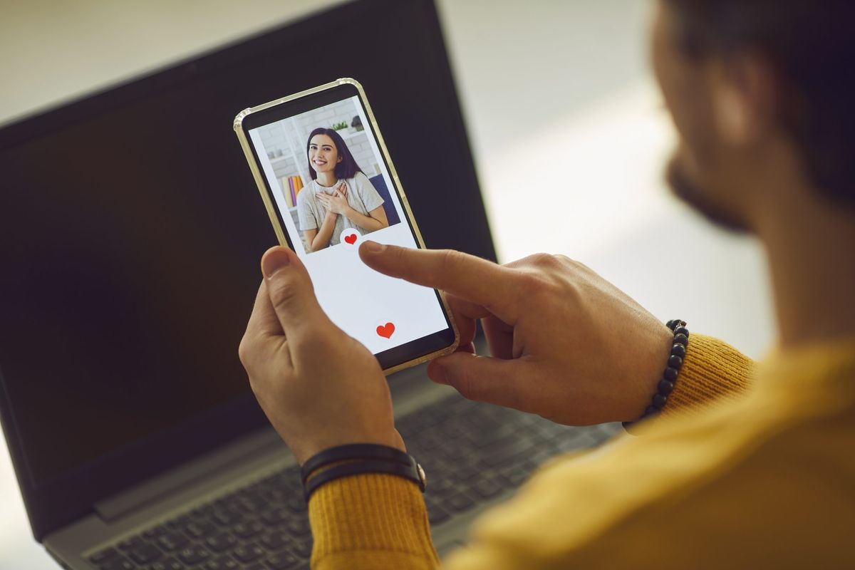 ‘Showing too much skin reflects inferiority complex’: Psychologist reveals what your profile picture says about your personality