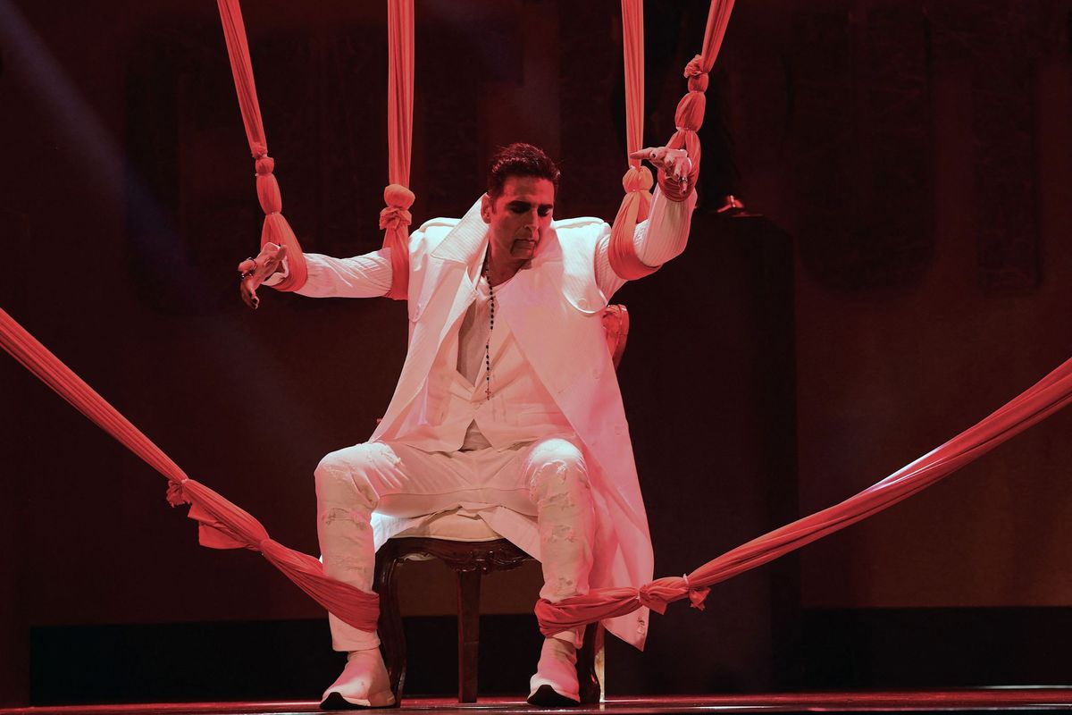 Fans ask Akshay Kumar ‘are you really 55?’ as the actor kickstarts his morning with an intense workout and does monkey jump