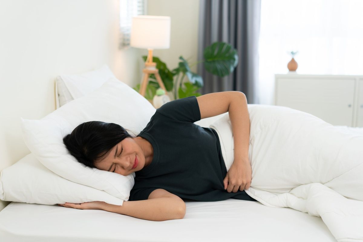 What is the best sleeping position to aid digestion?