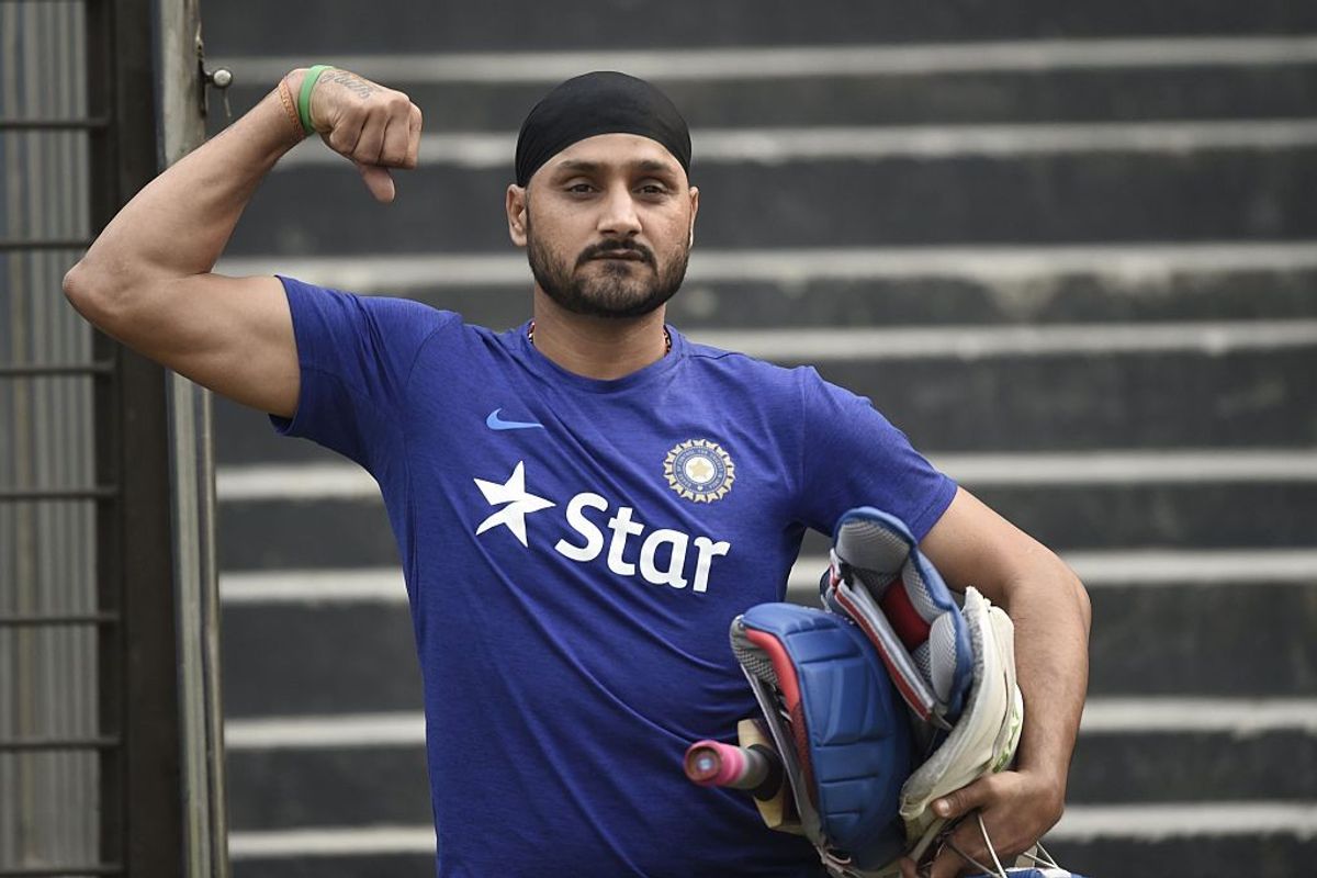 Someone like Nehra is more suited to T20 coaching job than Dravid: Harbhajan