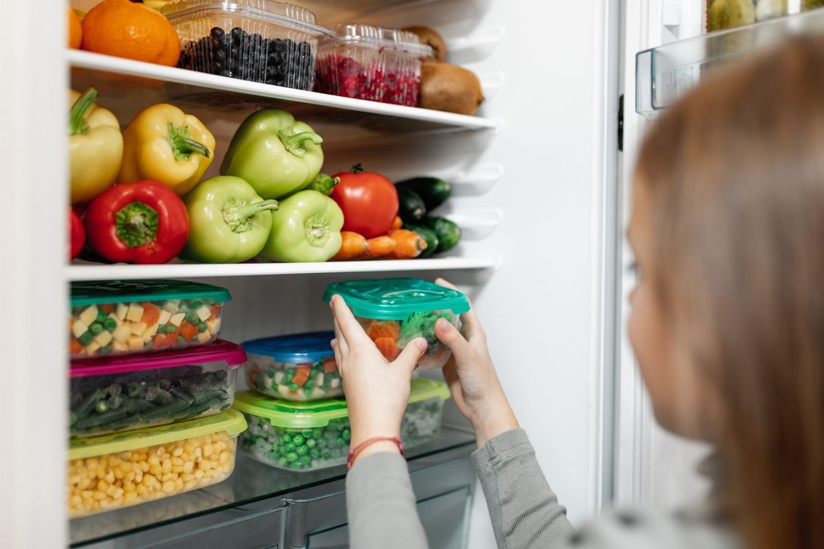 Did you know juices and syrups should always be stored in silver vessels? Here are Ayurvedic tips to store food