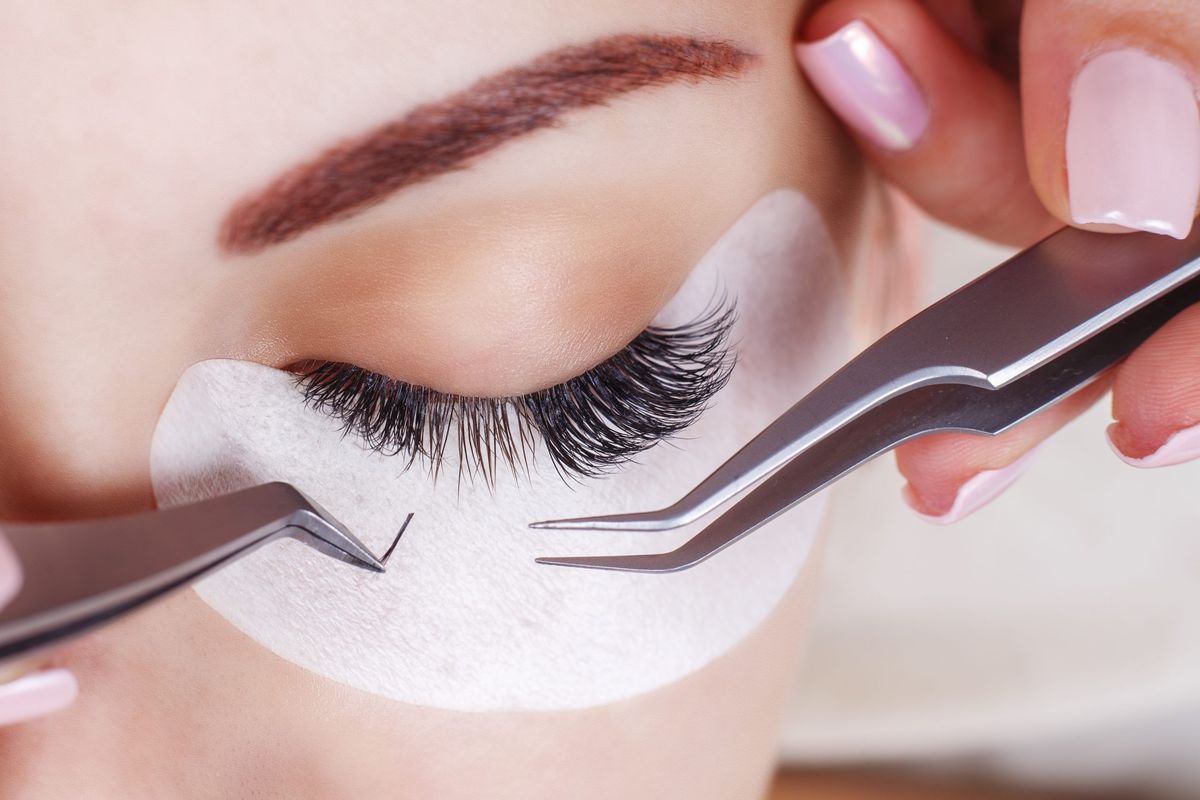 False eyelashes can cause serious health risks – Eye surgeon warns