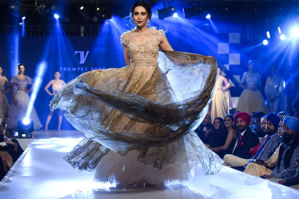 Karisma Kapoor begins shooting for her comeback film Murder Mubarak