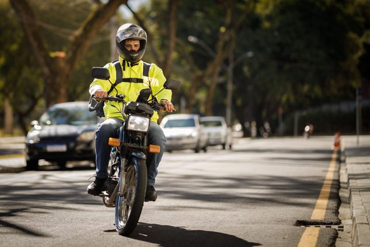 UK authorities arrest Indian moped delivery drivers for illegal work