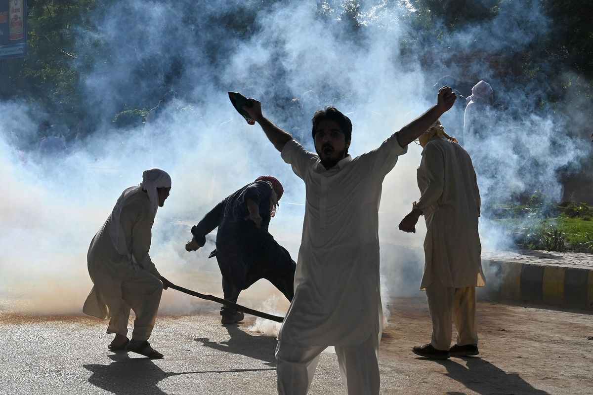 Pakistan’s deepening political crisis douses hopes for IMF relief