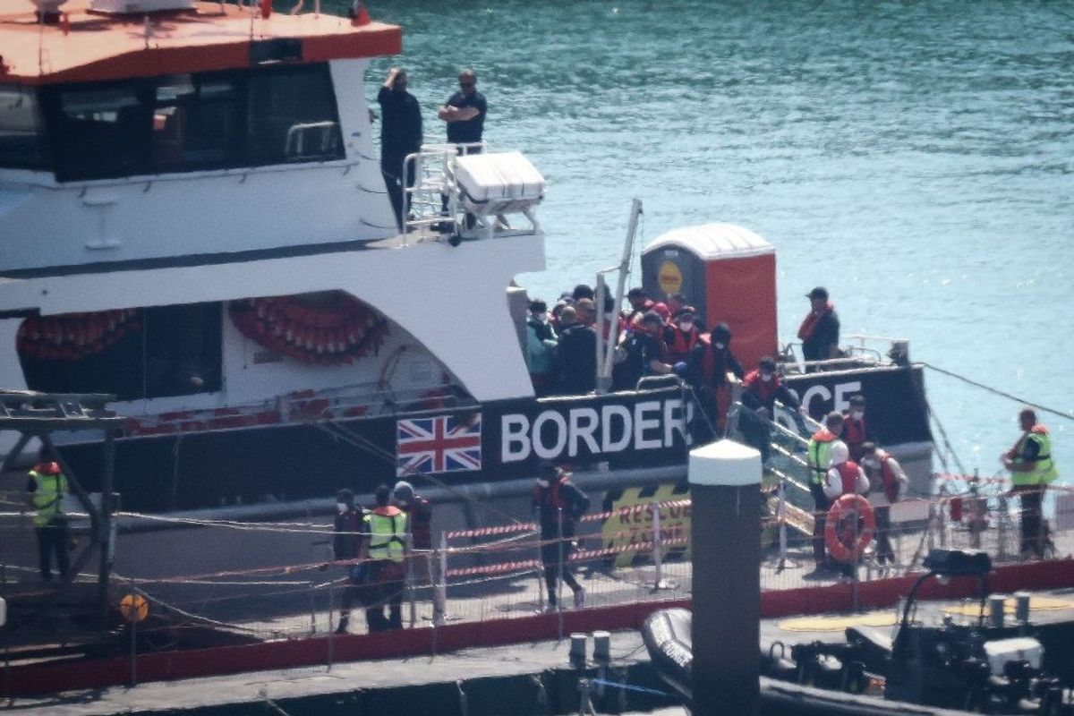 Number of migrants arriving in UK in small boats tops 10,000 this year