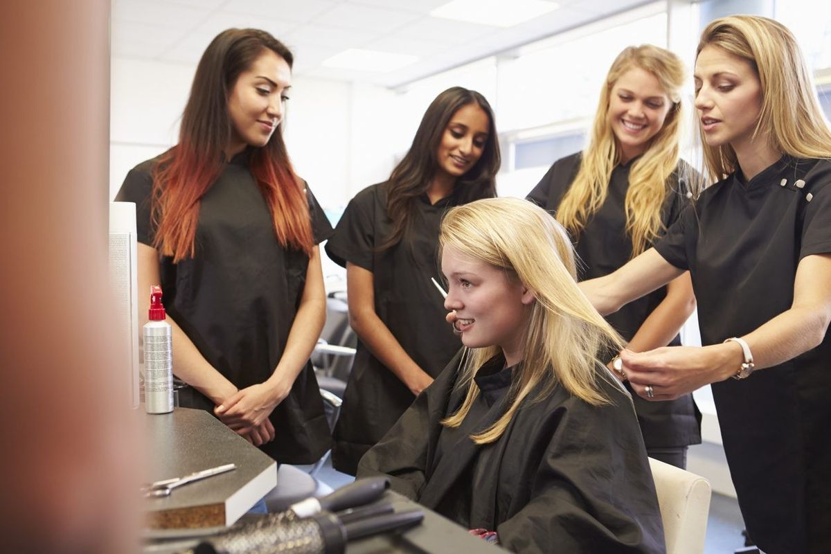 Study links hairdressing, beauty professions to increased ovarian cancer risk