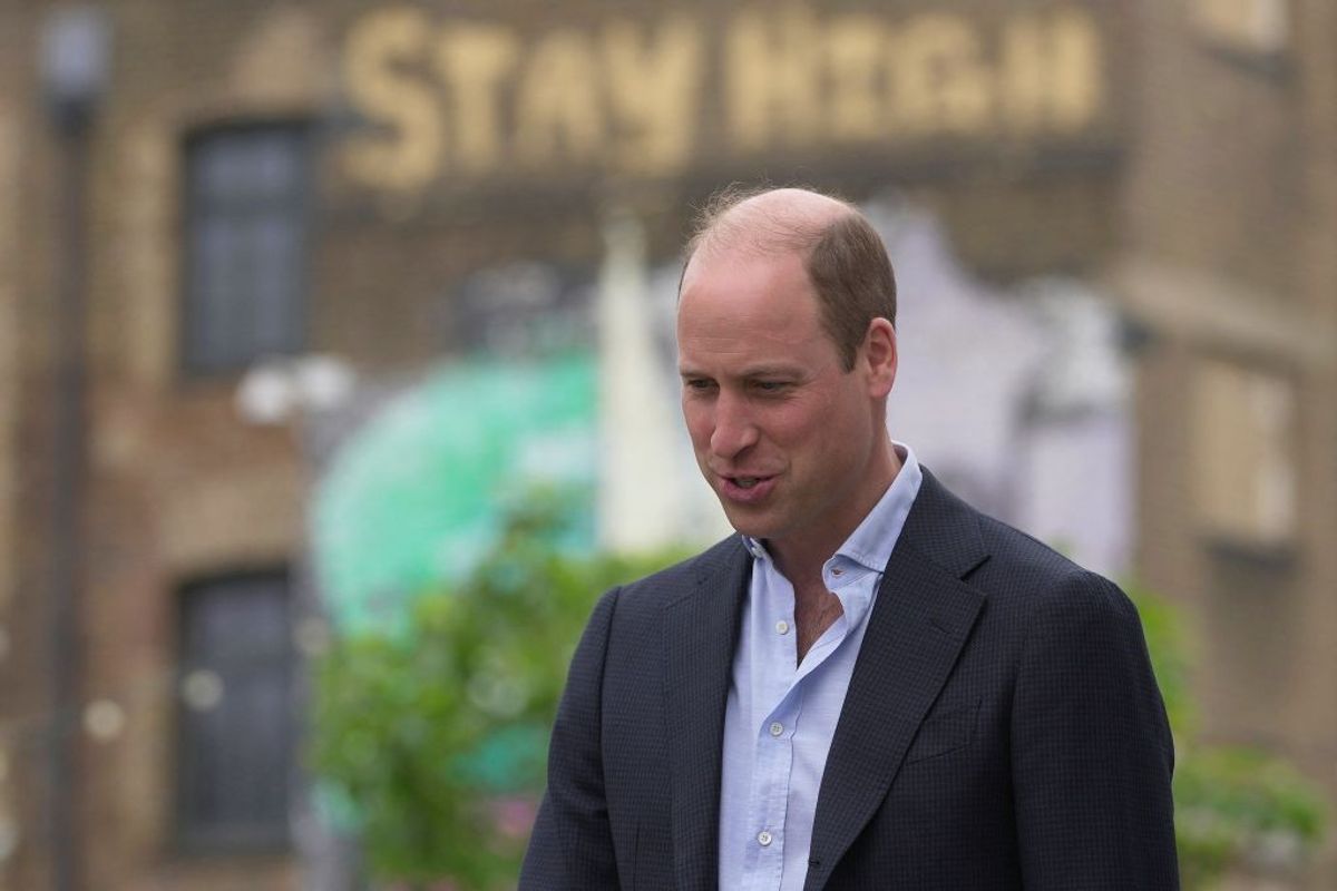 Prince William serves up environmentally friendly burgers to surprised diners
