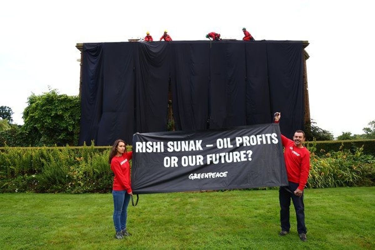 Energy policy: Sunak’s home draped in black fabric by protesters