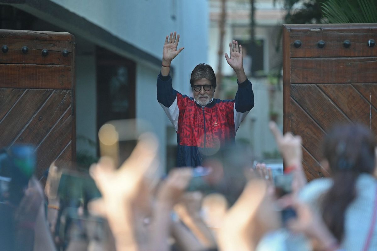 Amitabh Bachchan greets fans outside Jalsa as he turns 81
