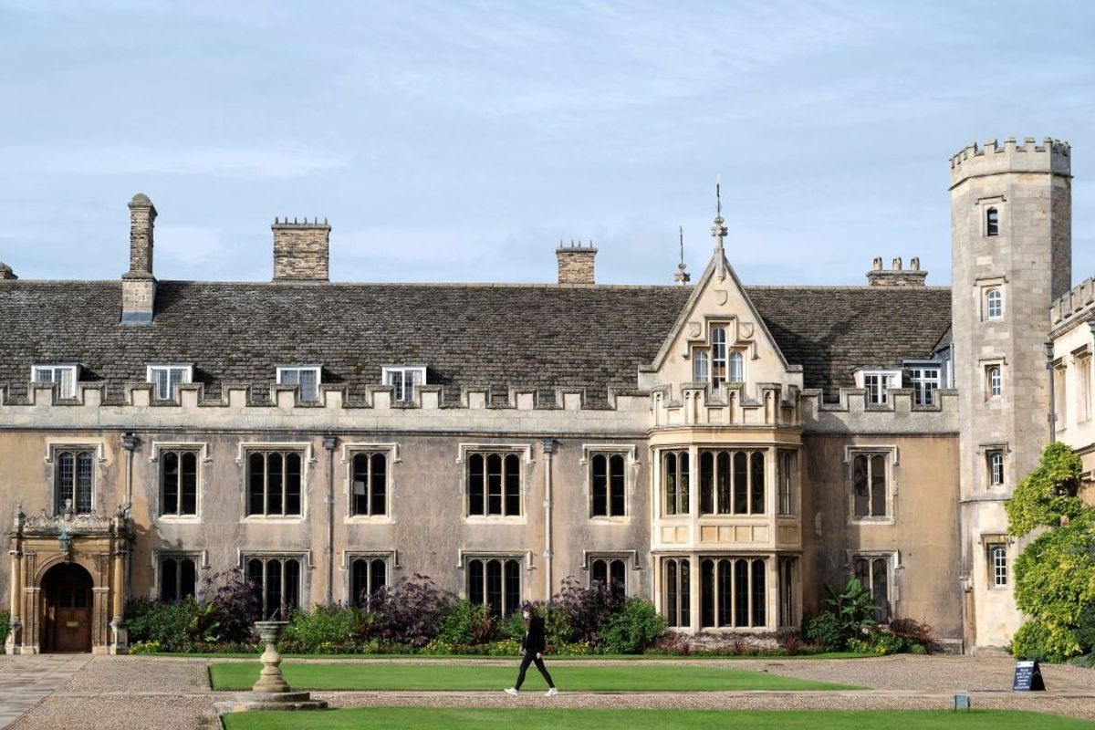 Disadvantaged students pursue top UK degrees in record numbers