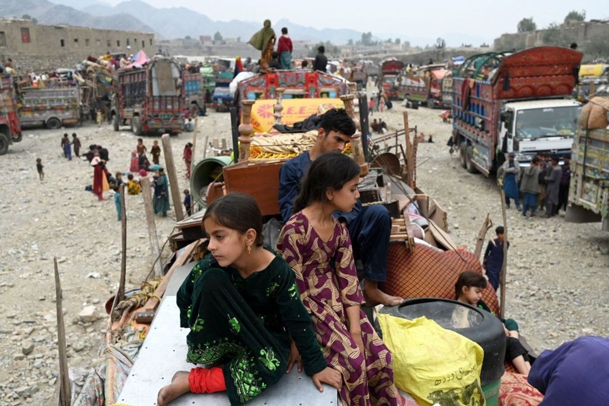 Pakistan starts rounding up undocumented foreigners