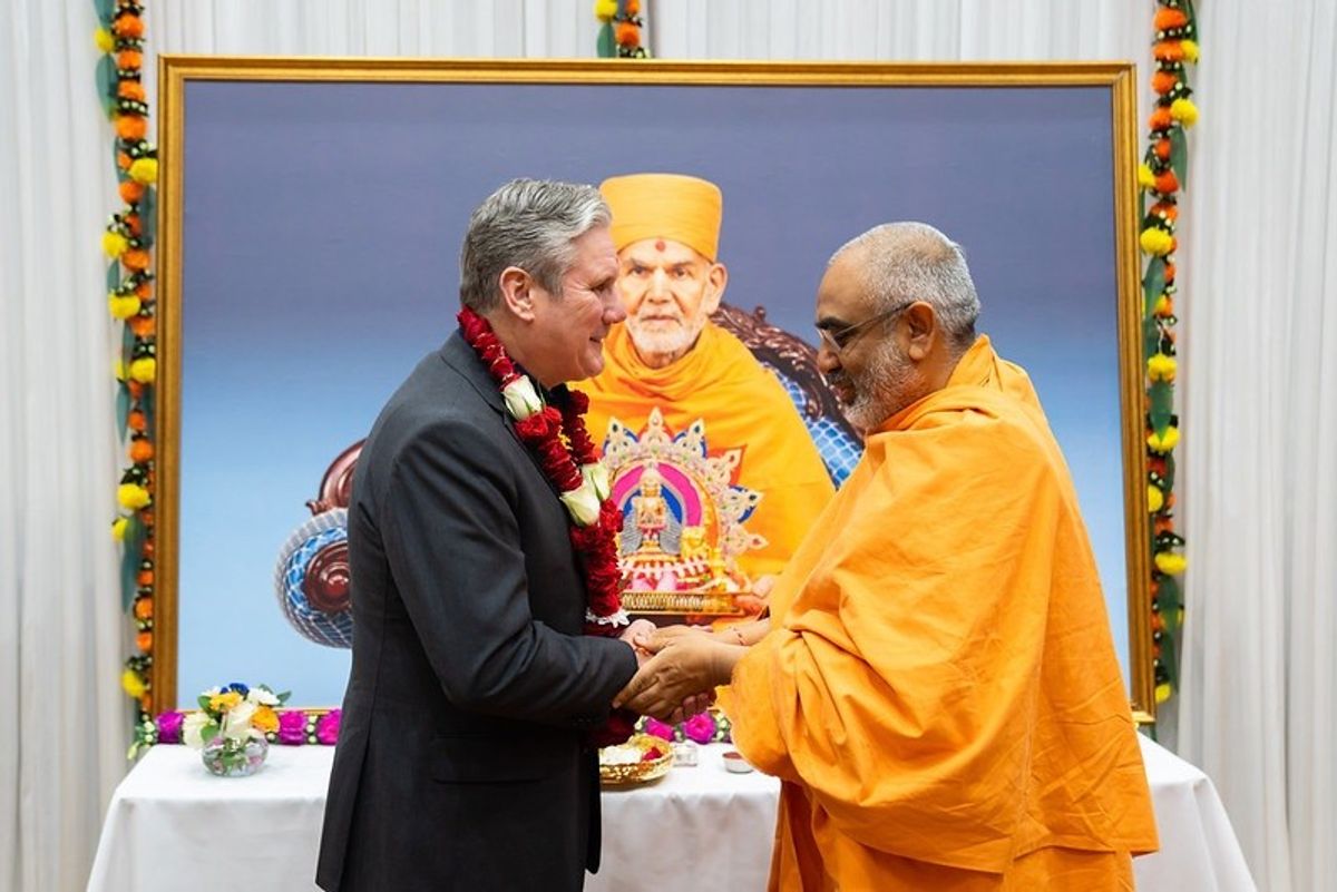 Starmer visits Neasden Temple to celebrate Diwali