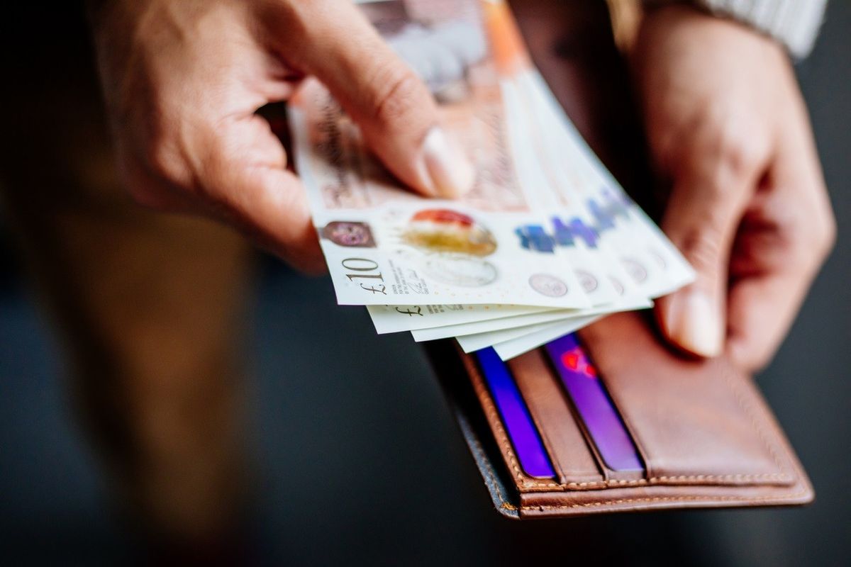 UK: Post Office sets new cash withdrawal record amid cost of living crisis