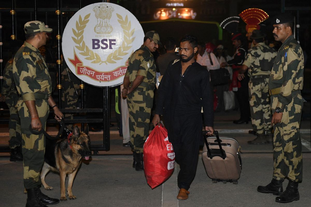 India asks Pakistan to release 184 jailed fishermen