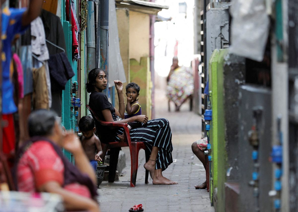 Street lights latest casualty of Sri Lankan economic crisis