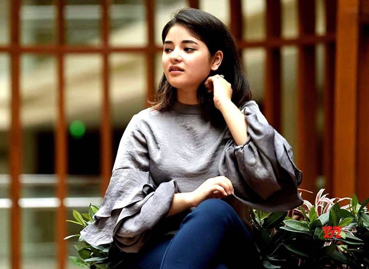 Zaira Wasim reacts to picture of woman eating in niqab