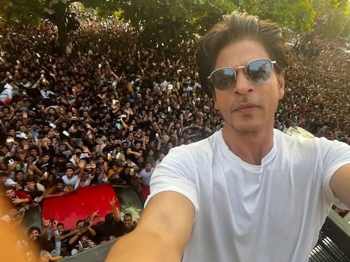 Shah Rukh Khan shares birthday selfie with fans outside Mannat; expresses gratitude