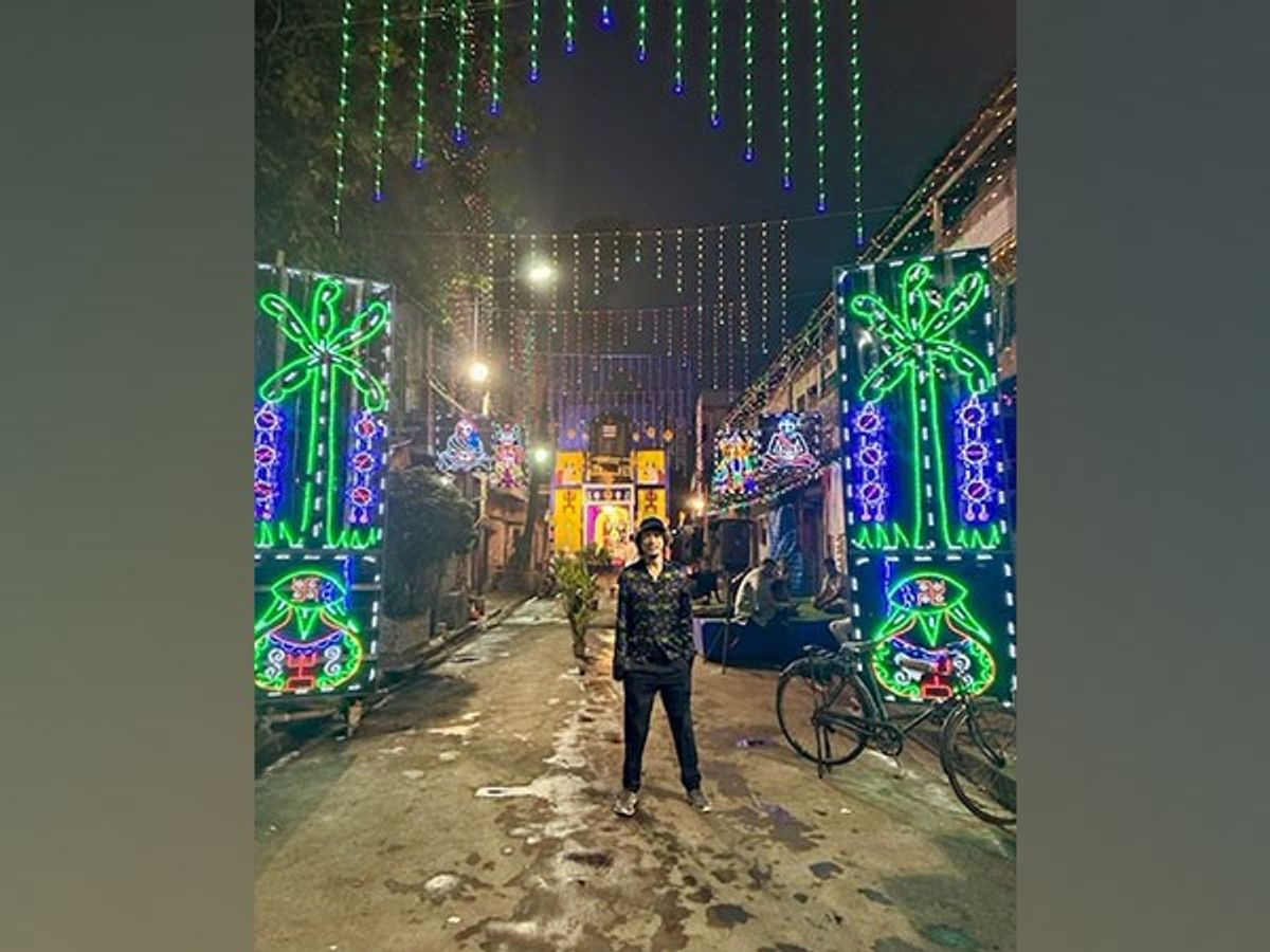 Rolling Stones frontman Mick Jagger goes pandal-hopping in Kolkata