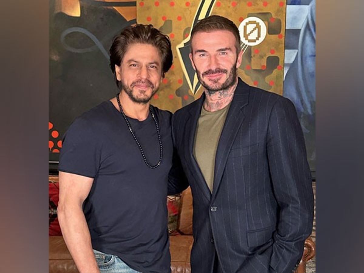 Starstruck Shah Rukh Khan shares pic with David Beckham