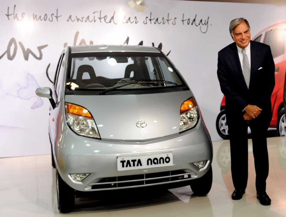 Ratan Tata wins praise for travelling in Nano