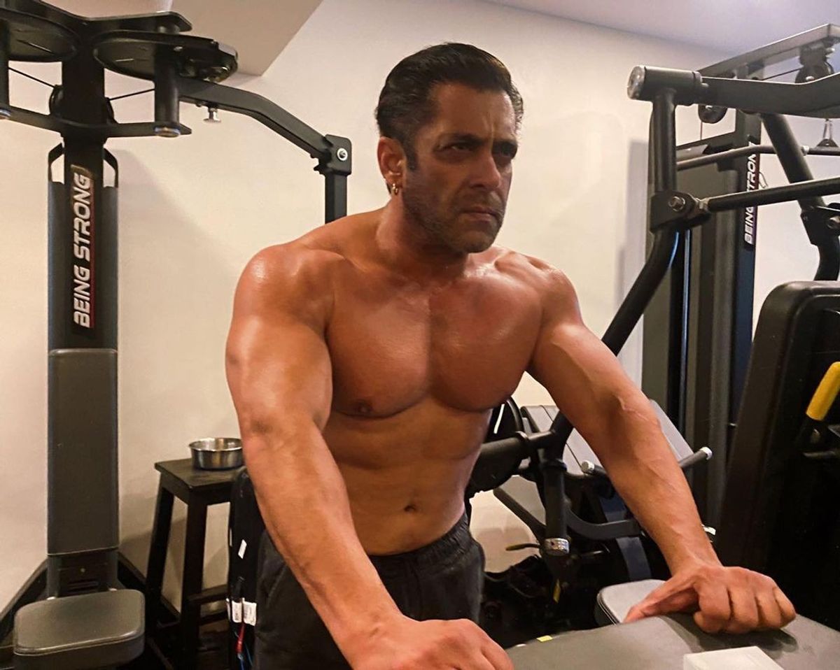 Salman Khan breaks the internet as he flaunts his chiselled body in a new shirtless photo