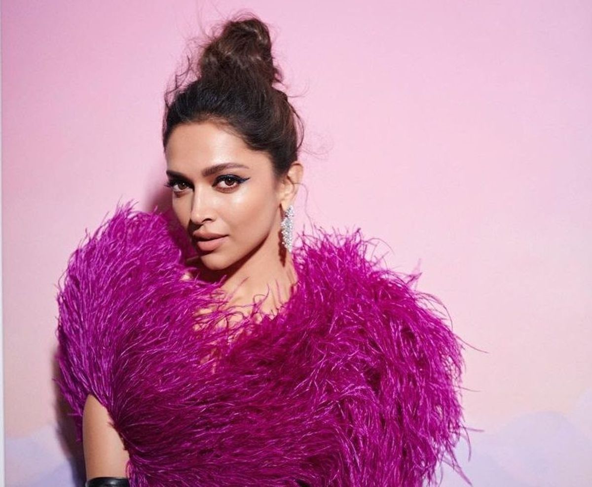 Deepika stuns in a purple dress at Oscar after-party (Photos)