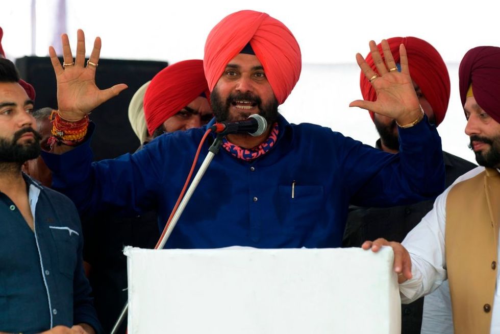 Sulking Punjab Congress leader Navjot Singh Sidhu meets Priyanka Gandhi Vadra