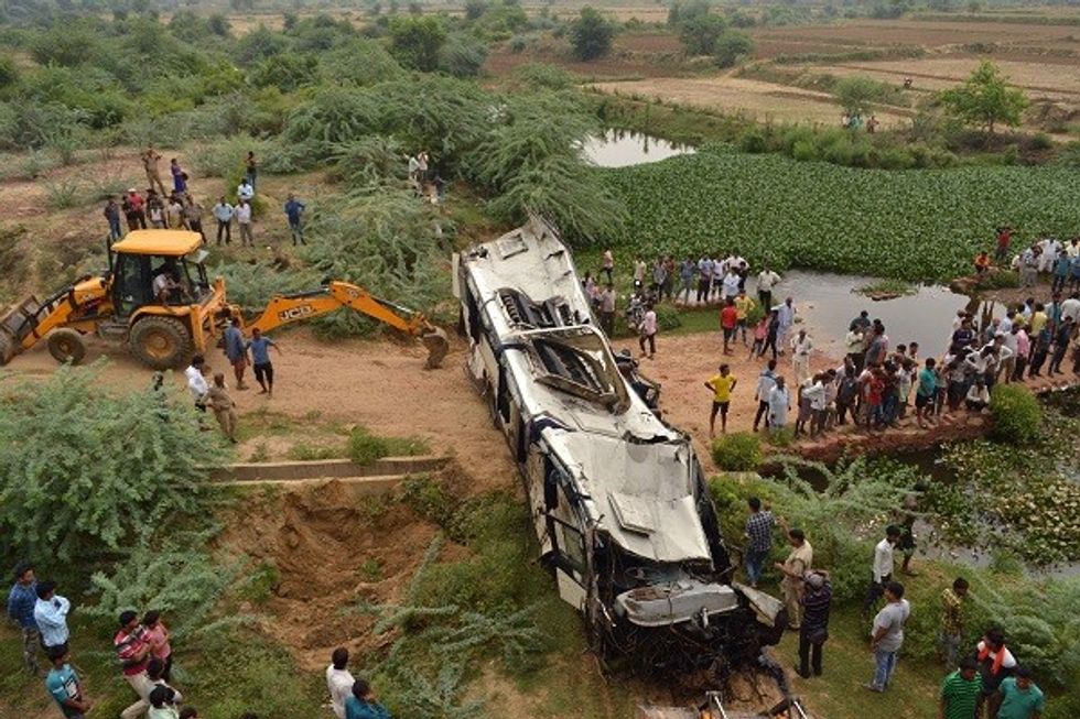Bus Crash On Highway To Indian City Agra Kills 28