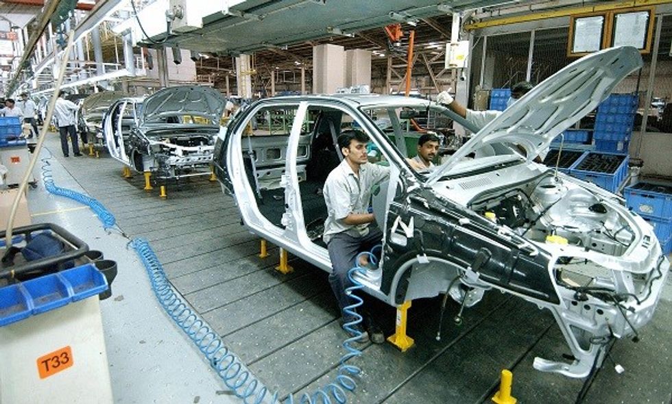 India Passenger Vehicle Sales Fall Last Month; Worst Since 2000