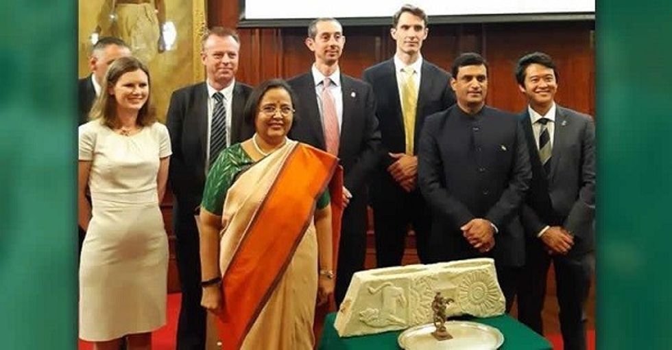 British, American Authorities Return Stolen Antiquities To India In London
