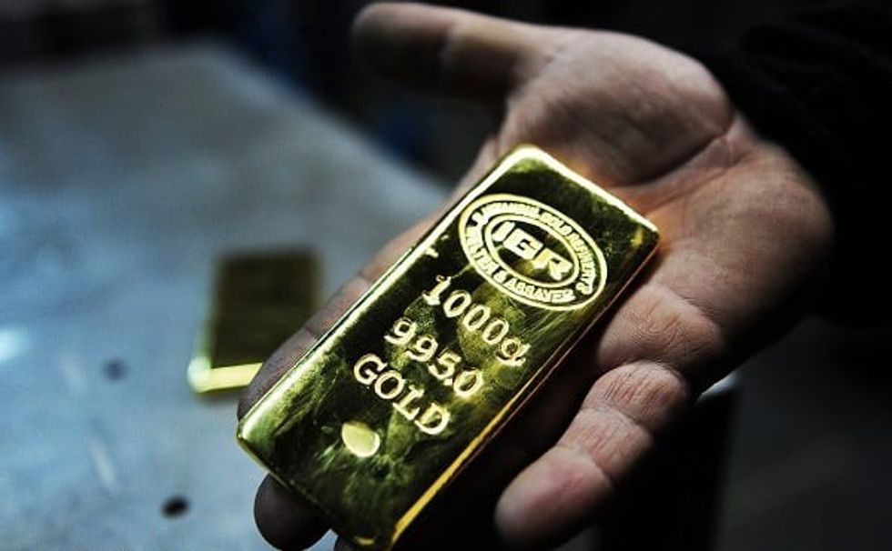 Gold Jumps Rs 83, Silver Climbs Rs 160 In Delhi