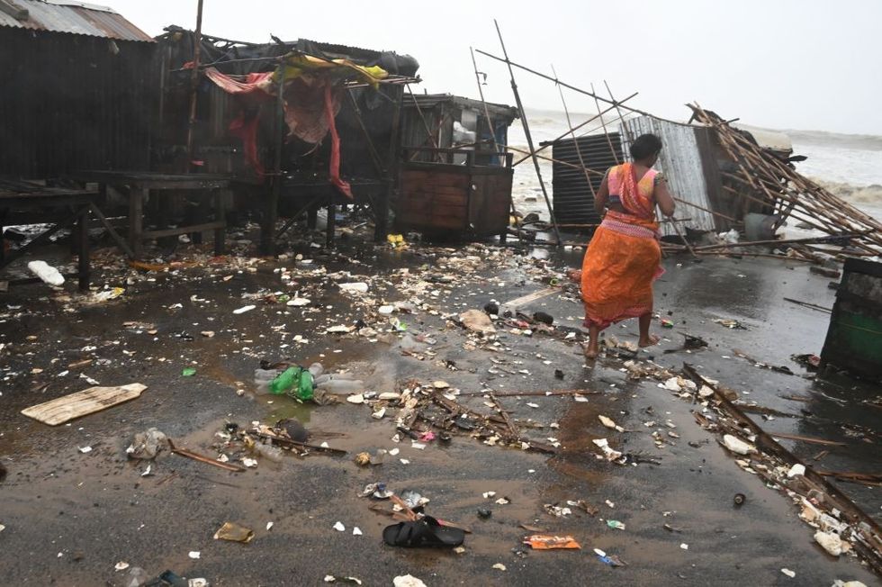 Deadly cyclone batters eastern India