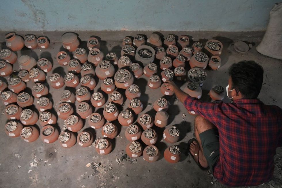 Mass riverside immersion of 1,200 unaccounted Covid victims held in southern India