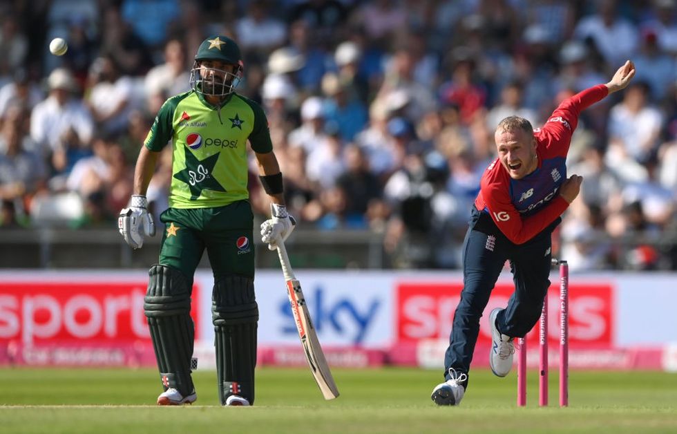 Buttler, spinners shine as England beat Pakistan in second T20