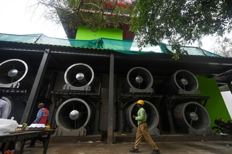 New Delhi gets its first 'smog tower' but experts not convinced