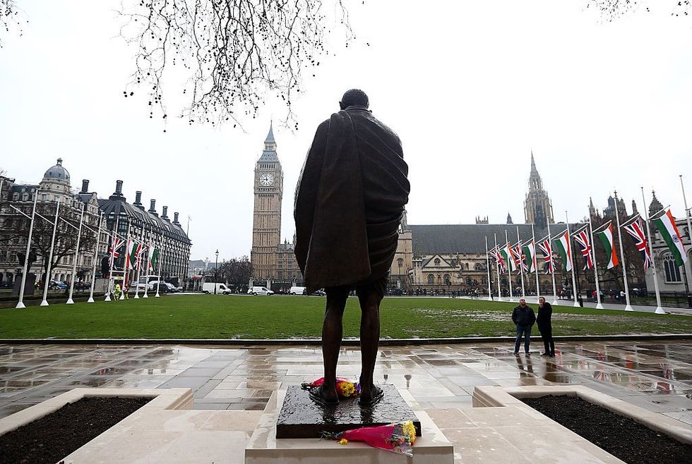 Indian high commissioner pays tribute to Mahatma Gandhi in London