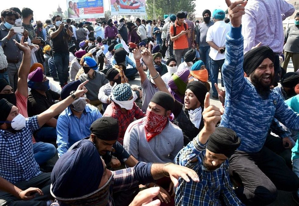 Teachers' murders: Angry Sikhs march in Kashmir