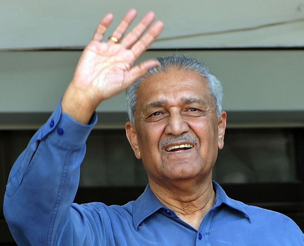 AQ Khan, Pakistan 'nuclear bomb's father', dies