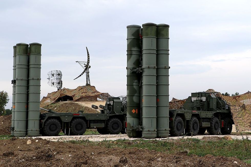 US 'discourages' India over S-400 defence deal with Russia