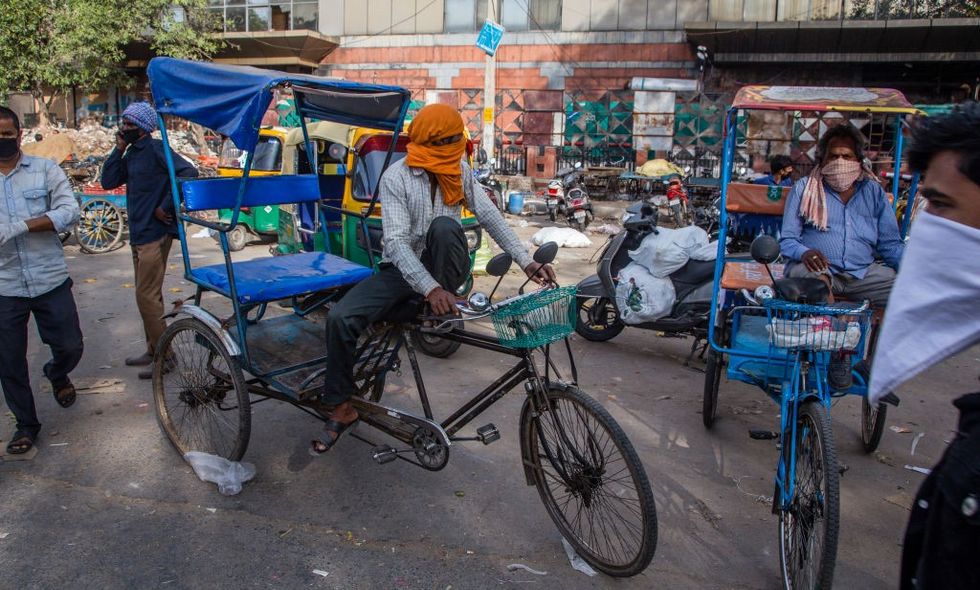 Delhi rickshaw-pullers battle toxic air: 'Have to feed children'