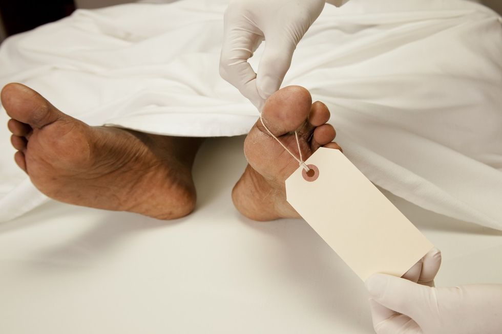 Indian man, who was found breathing in morgue, dies