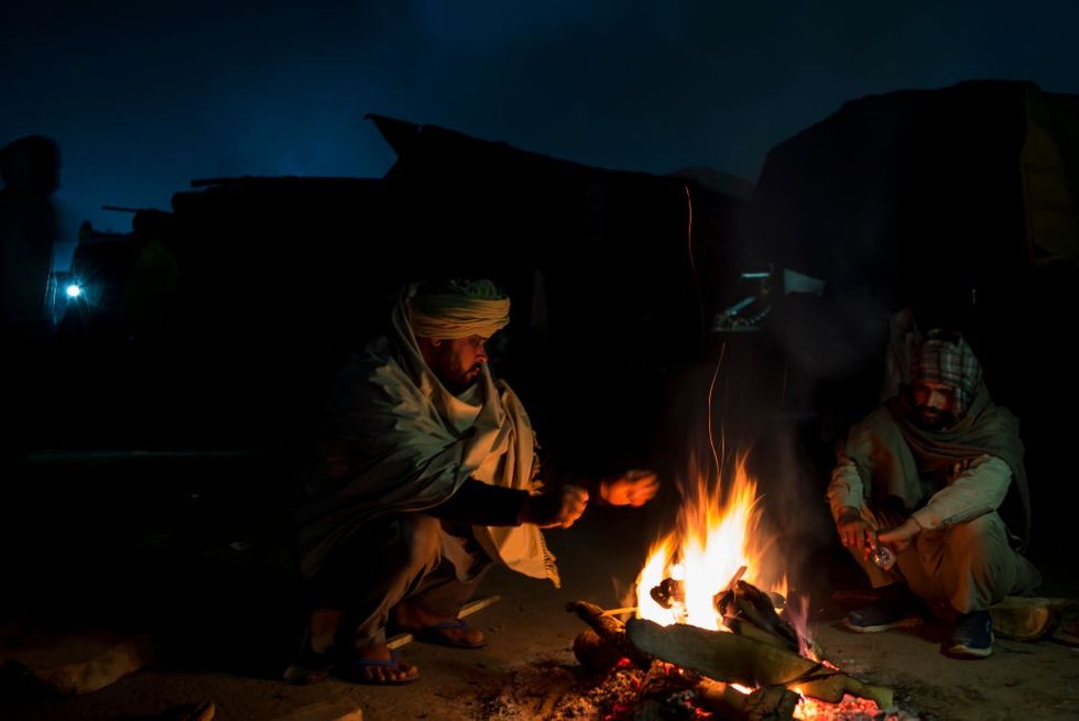 Delhi sees cold wave, 'very poor' air quality